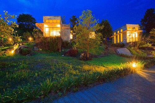 Twelve OClock Resort, Sikhiu