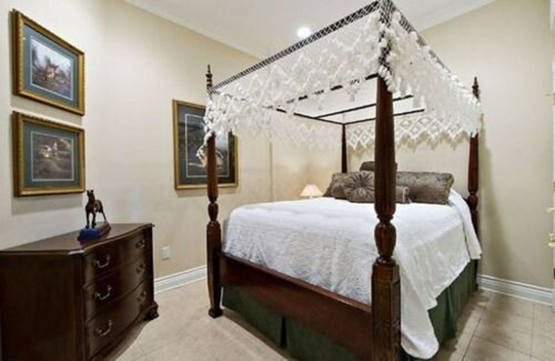 Grove Guest House, Frederick