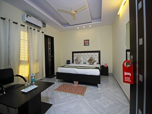 OYO 9074 Mascot Treo, Gautam Buddha Nagar