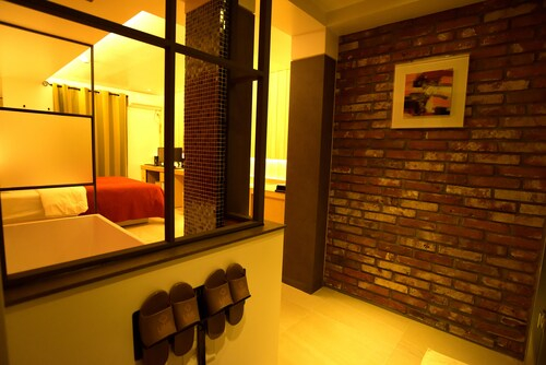 Lime Hotel, Seo