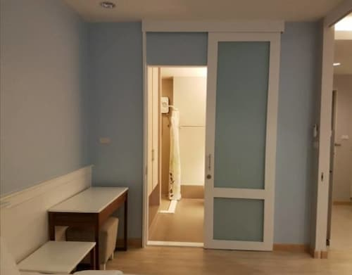 The sea condominium, K. Sam Roi Yot