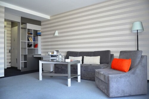 Villa Four Rooms, Kharkivs'ka