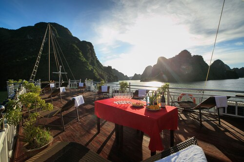 Charm Boutique Cruise, Hạ Long