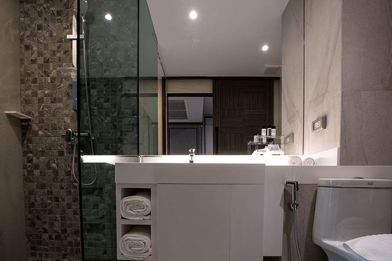 Bathroom 13