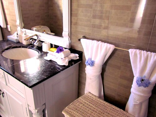 Les Mariannes Wellness Sanctuary-Adults Only,