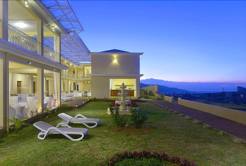 Les Mariannes Wellness Sanctuary-Adults Only,