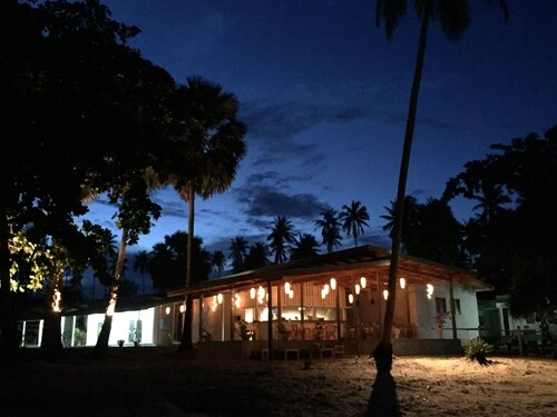 Le Petit Saint Tropez, Khanom