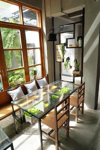 Hansa Bangkok House, Bang Plad