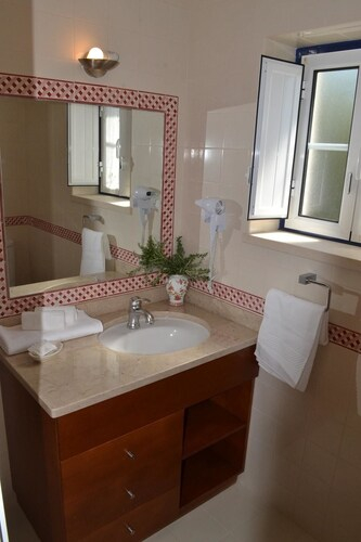Villa With 3 Bedrooms In Fatima, With Wonderful Mountain View, Private Pool, Enclosed Garden - 50 Km, Ourém