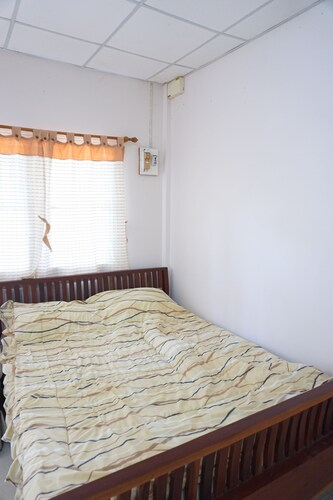 Na Thammachart Hotel, Pathiu