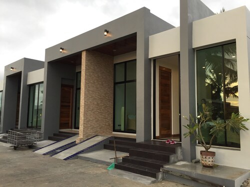 Baan Civilize Resort, Khanom