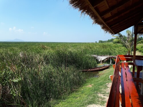Lung Cha Homestay, K. Sam Roi Yot