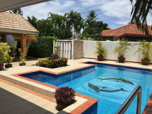 Baansiesom Private Pool Villa, K. Sam Roi Yot
