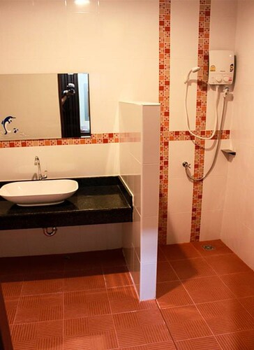 The Win Hotel, Bang Saphan