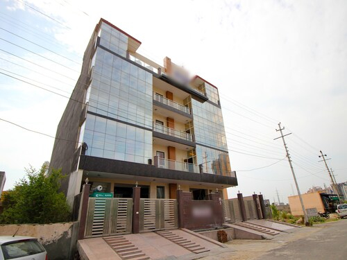OYO 9074 Mascot Treo, Gautam Buddha Nagar