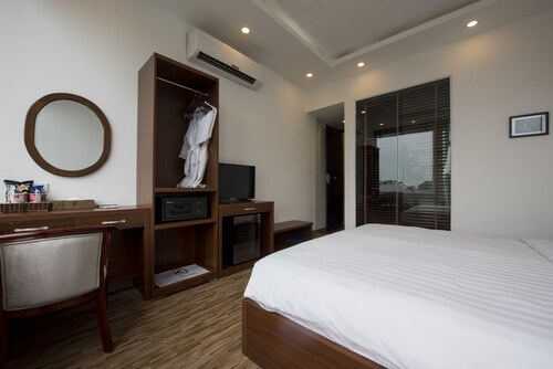 OYO 388 Ibiz Hotel, Hoàn Kiếm