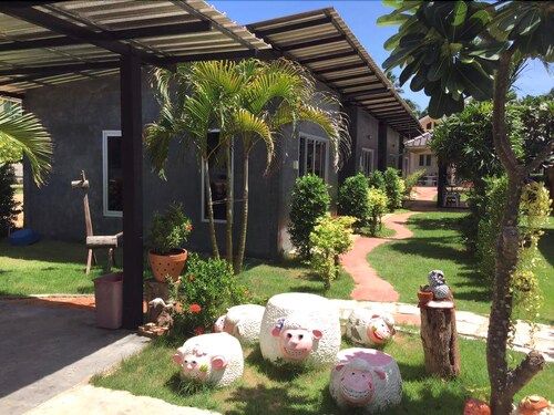 Baan Kiengtalay Samroiyod, K. Sam Roi Yot