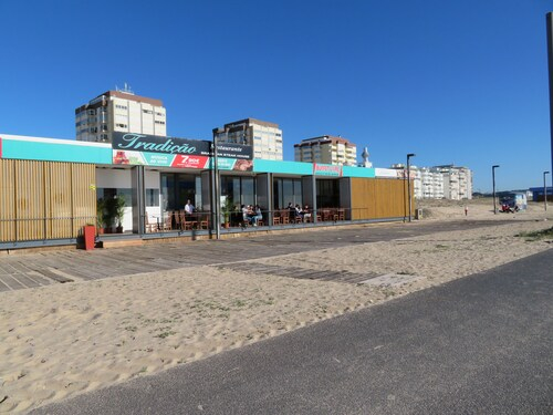 Paradise Sea And Sun, Almada