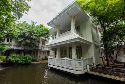 Royal River Park, Dusit