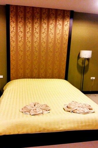 Thanarom Place, Phan Thong