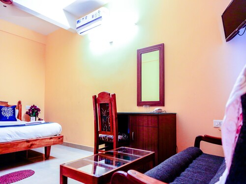 Oyo 4874 Canal View Residency, Alappuzha