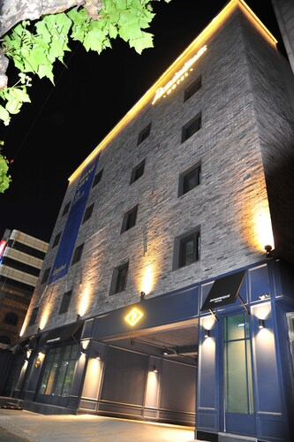 Hotel Dominique, Dongjak