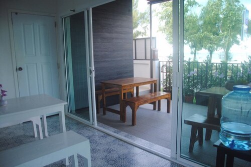 Baan Aroka Beach Front, K. Sam Roi Yot