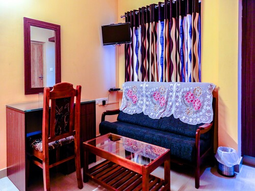 Oyo 4874 Canal View Residency, Alappuzha