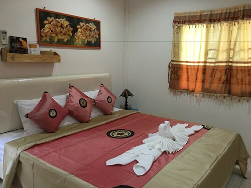 Pakasan Garden Home, Khon San