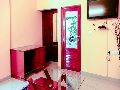 Oyo 4874 Canal View Residency, Alappuzha