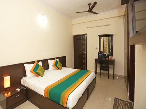 OYO 9708 Sector 71, Gautam Buddha Nagar