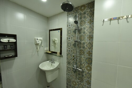 OYO 388 Ibiz Hotel, Hoàn Kiếm