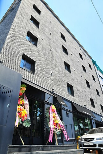 Hotel Dominique, Dongjak