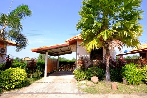 Paktraporn Resort, That Phanom