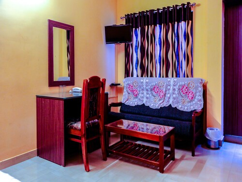 Oyo 4874 Canal View Residency, Alappuzha