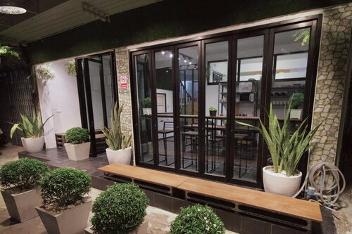 Mint Hostel, Phra Nakhon