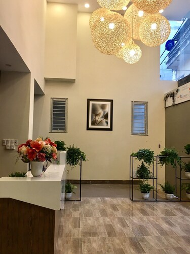 V-Studio Hotel Apartment 5, Ba Đình