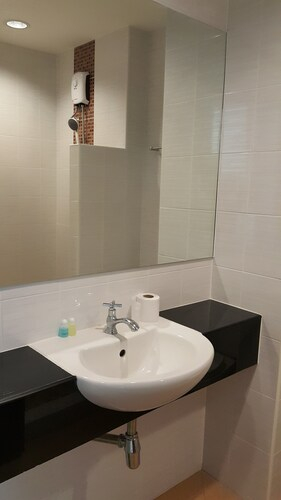 B Space Residence, Bang Lamung