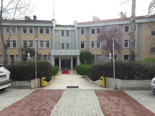 Dem Otel, Merkez