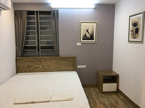 V-Studio Hotel Apartment 5, Ba Đình