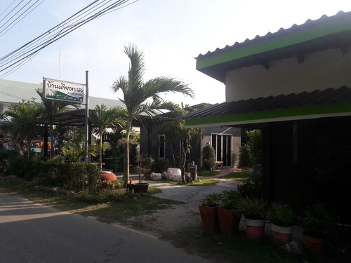 Baan Kiengtalay Samroiyod, K. Sam Roi Yot