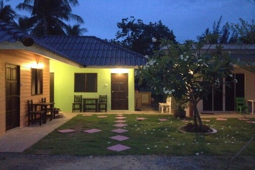 Baan Kiengtalay Samroiyod, K. Sam Roi Yot