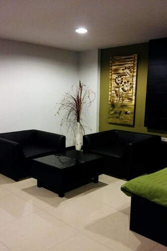 Thanarom Place, Phan Thong
