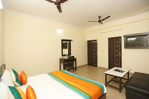 OYO 9708 Sector 71, Gautam Buddha Nagar