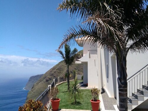 House With 3 Bedrooms in Fajã da Ovelha, With Wonderful sea View, Encl, Calheta