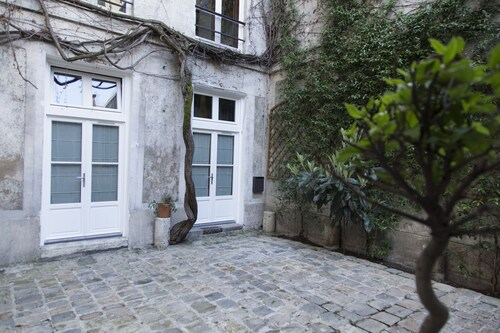 Saint-Germain des Prés Apartment 2, Paris
