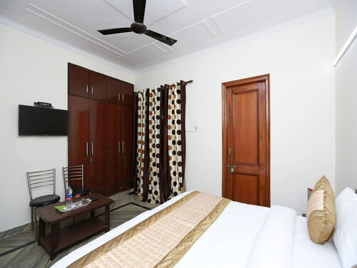 OYO 12032 Eshnaya, Gurgaon