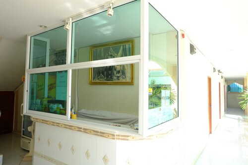 R J House Resort, Mae Sot