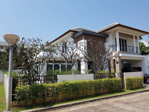 AnB Pool Villa 4BR Beachfront in Pattaya, Bang Lamung