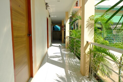 R J House Resort, Mae Sot